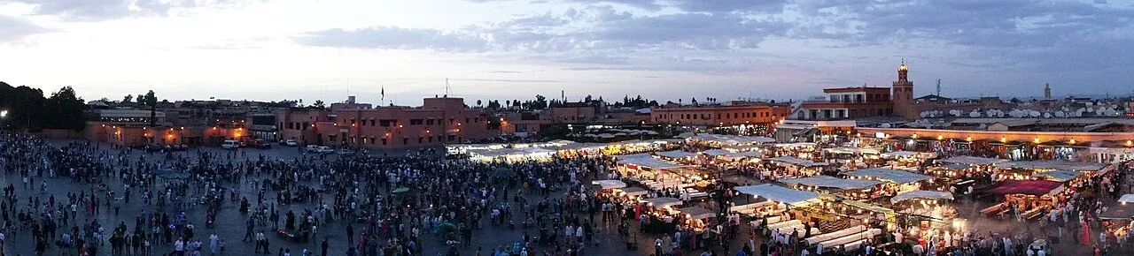 Plaza Jemaa el-Fna al atardecer en Marrakech