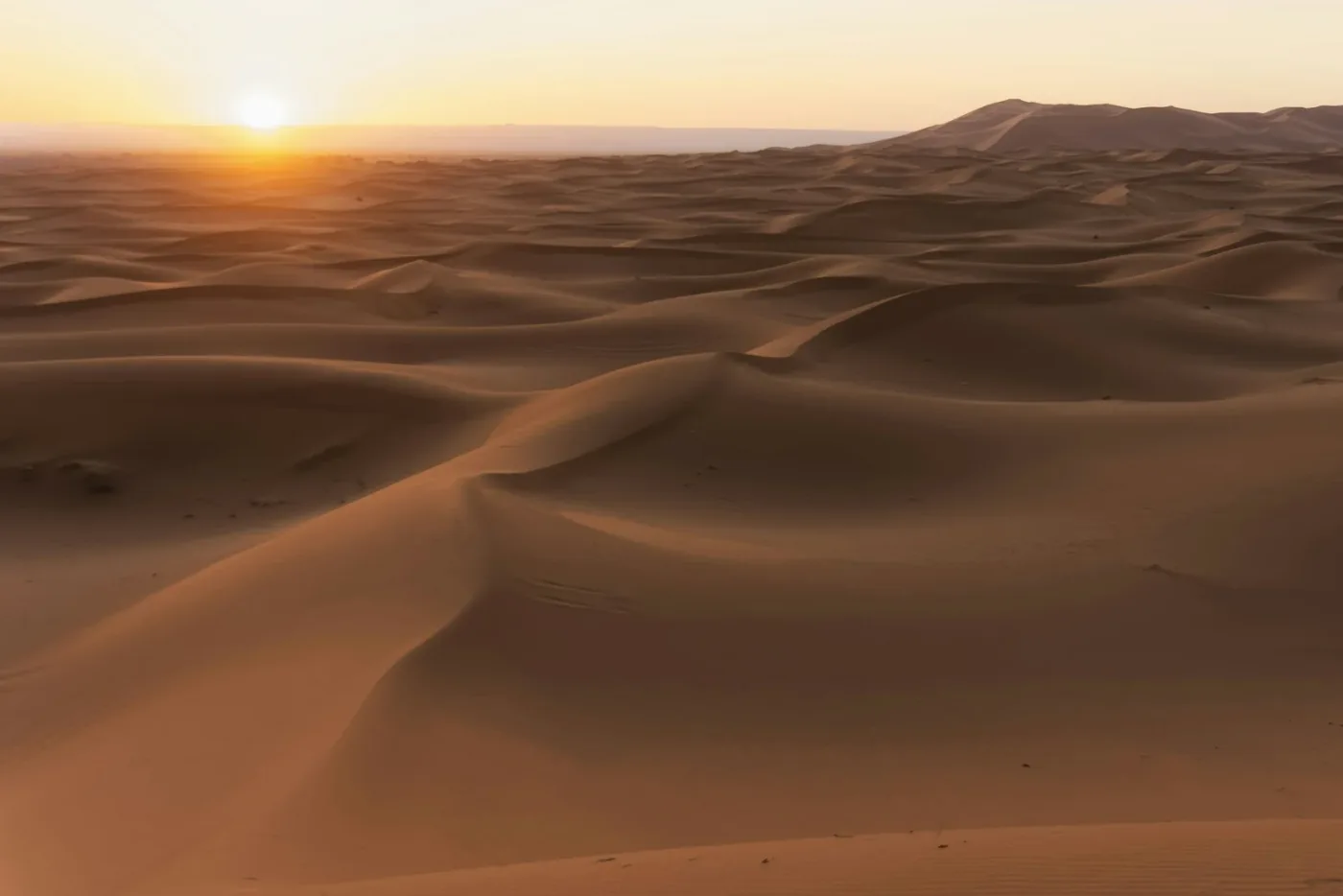 Tramonto sulle dune vicino a Merzouga