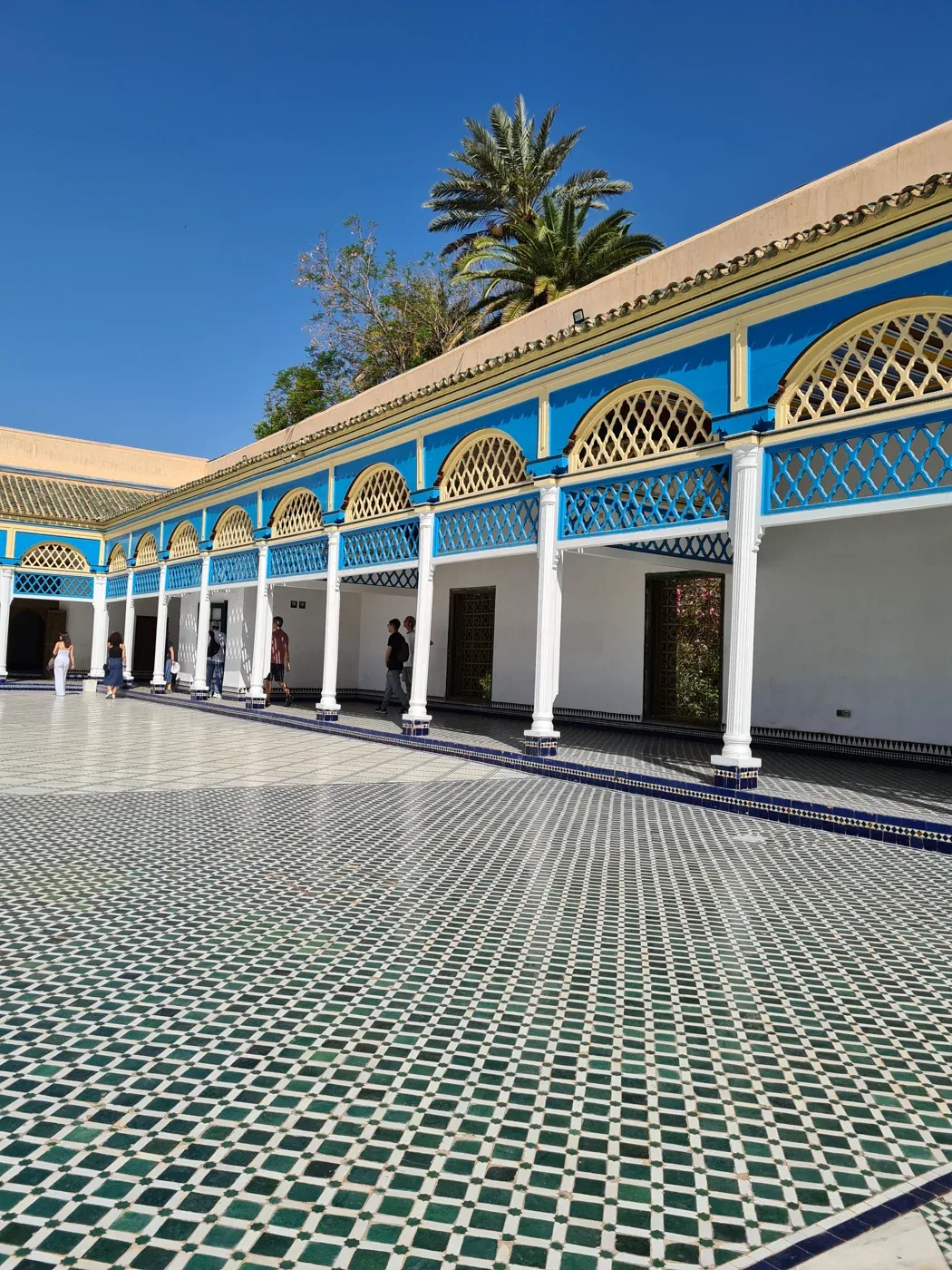 Cortile piastrellato del Palazzo Bahia a Marrakech