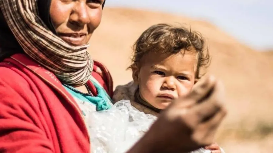 Local mother and child in the desert near Merzouga