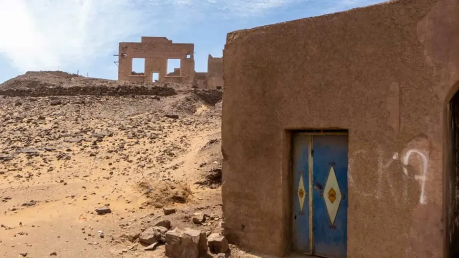 Abandoned earthen building at the M'Fis mining settlement near Merzouga
