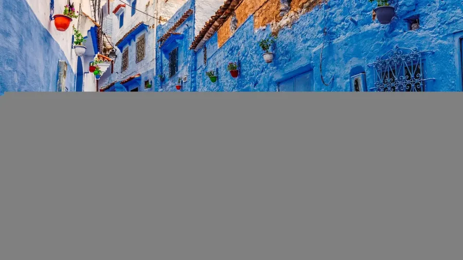 Camminare nella medina blu