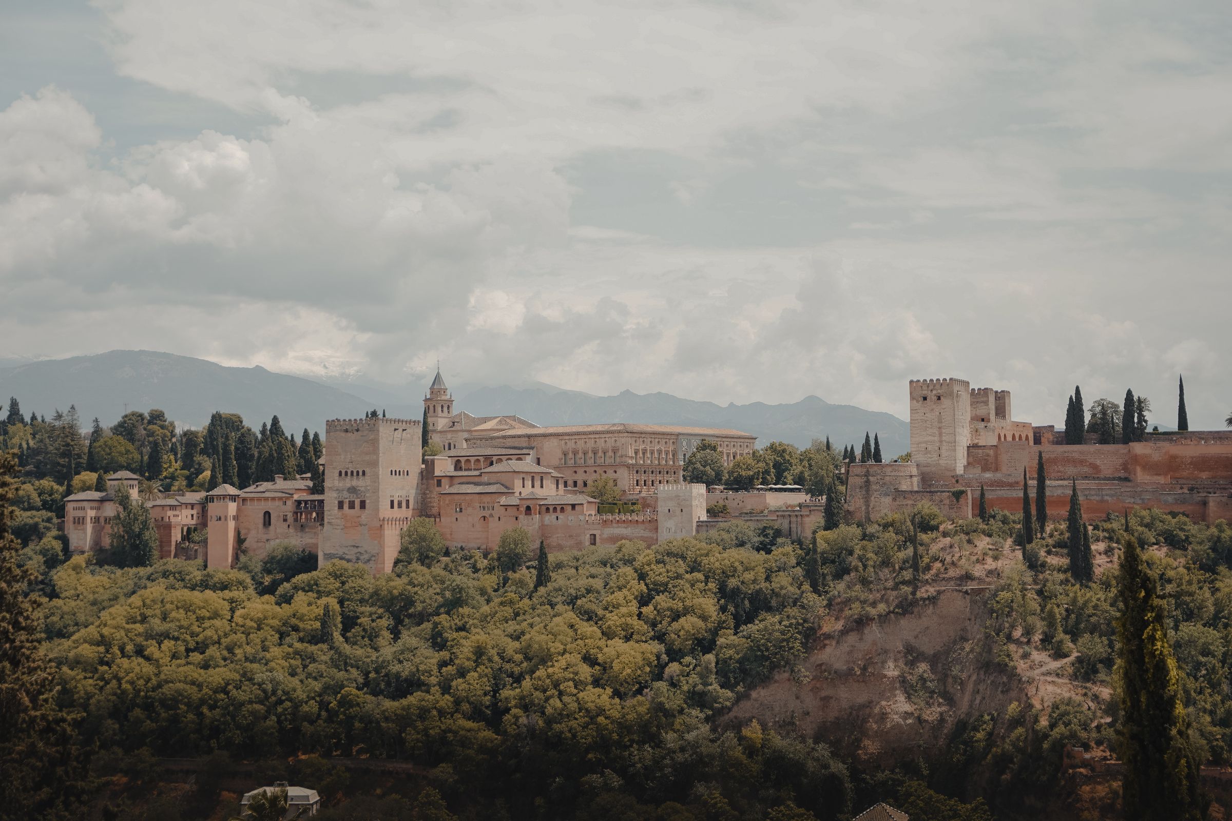 Marokko und Andalusien: Marrakech, Casablanca, Málaga, Granada — 10 Tage